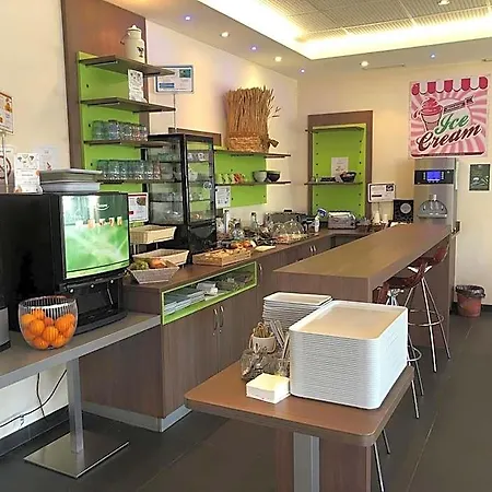 Ibis Styles Dizier מלון